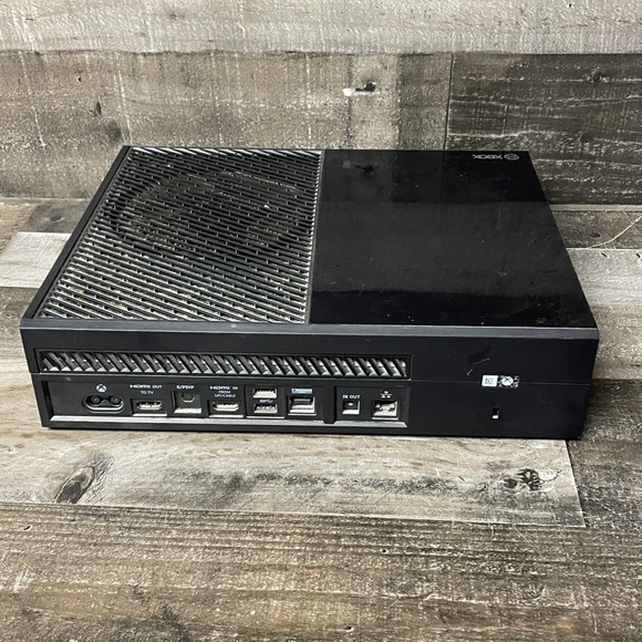 Microsoft Xbox One Console Black with Controller and Games - Picture 10 of 16